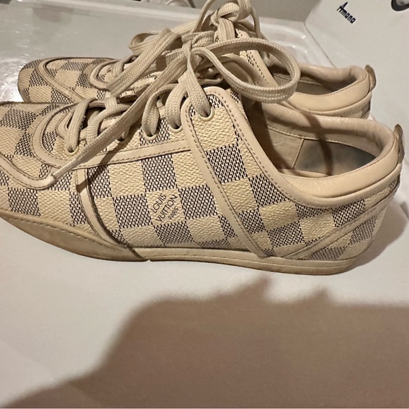 Louis Vuitton sneakers 36.5. Will accept reasonable offers - Picture 5 of 5